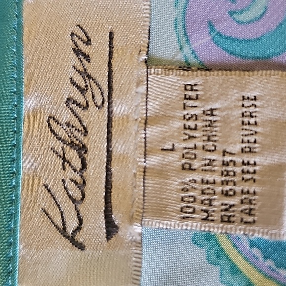 Kathryn PJS. Blue satin Paisley Pajama Set. Size Large. Elegant - Picture 5 of 8